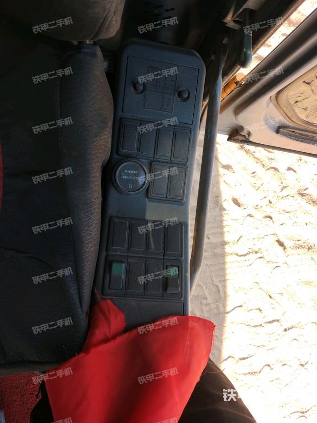 座椅左側(cè)控制臺(tái)/音響/含左手柄（駕駛室部分）