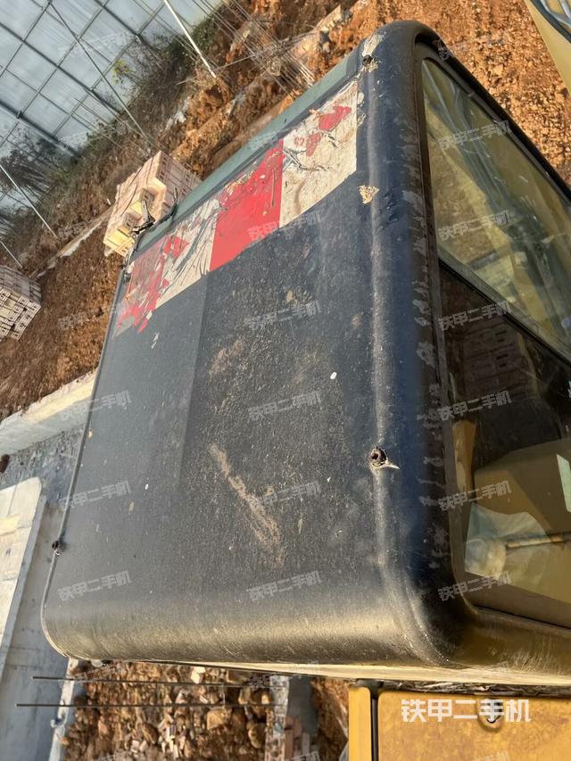 驾驶室顶部（整机外观）