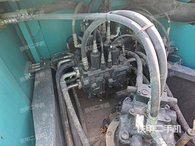 回轉(zhuǎn)馬達和主控閥（整機外觀）