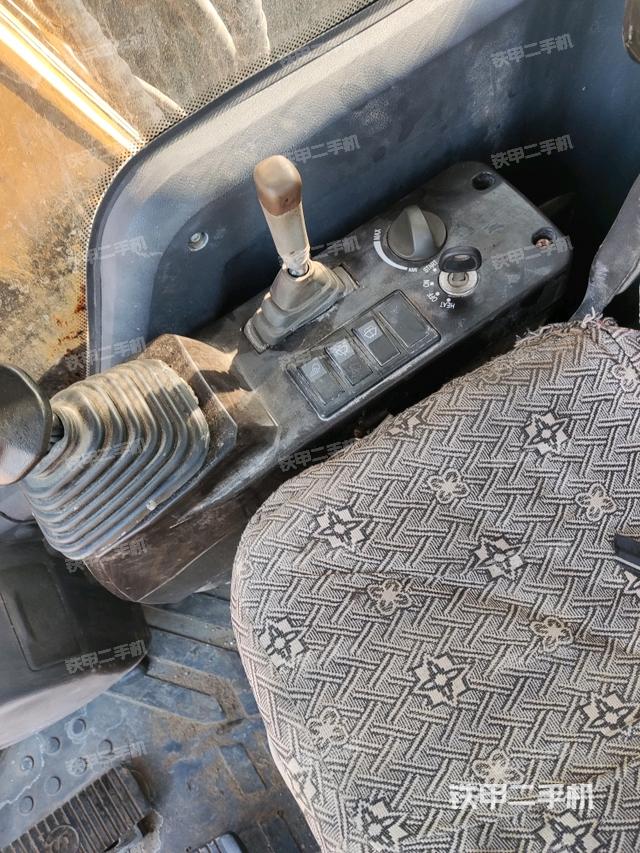 座椅右側(cè)控制臺(tái)/鑰匙門/油門/含右手柄（駕駛室部分）