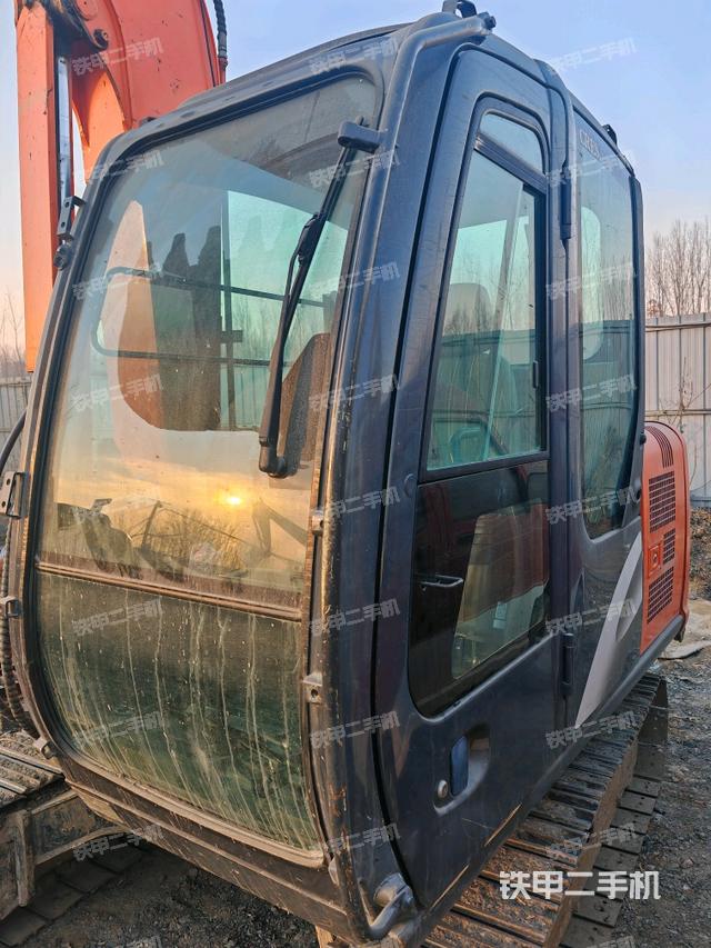 驾驶室顶部（整机外观）