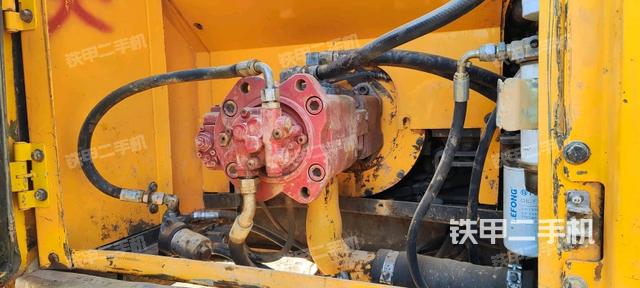 液壓泵艙室正面整體(整機外觀) 液壓泵艙室正面整體(整機外觀)