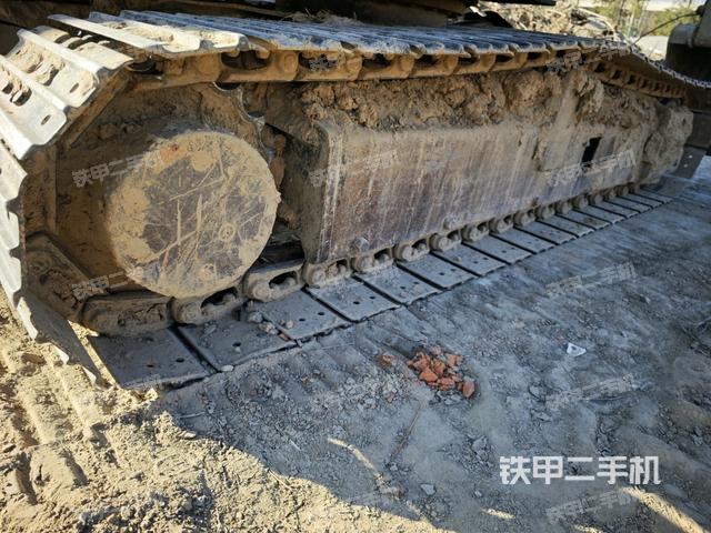 單側(cè)履帶整體(整機(jī)外觀) 單側(cè)履帶整體(整機(jī)外觀)