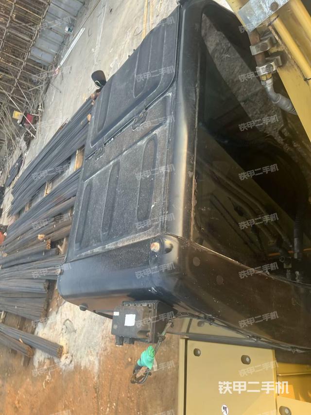 驾驶室顶部（整机外观）