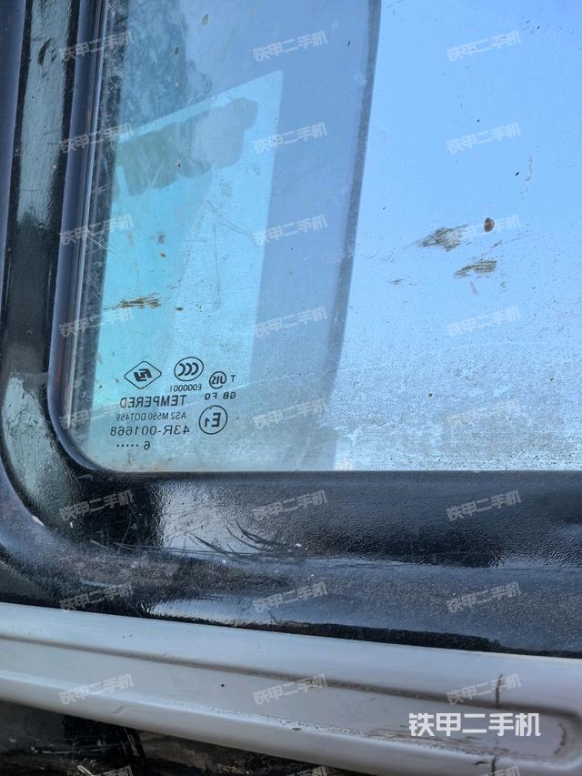 左后方玻璃角標(biāo)（駕駛室部分）