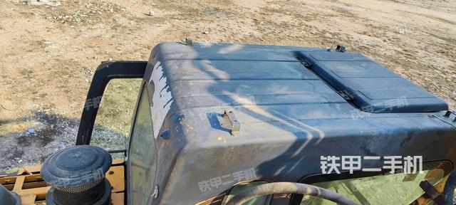 駕駛室頂部(整機外觀) 駕駛室頂部(整機外觀)