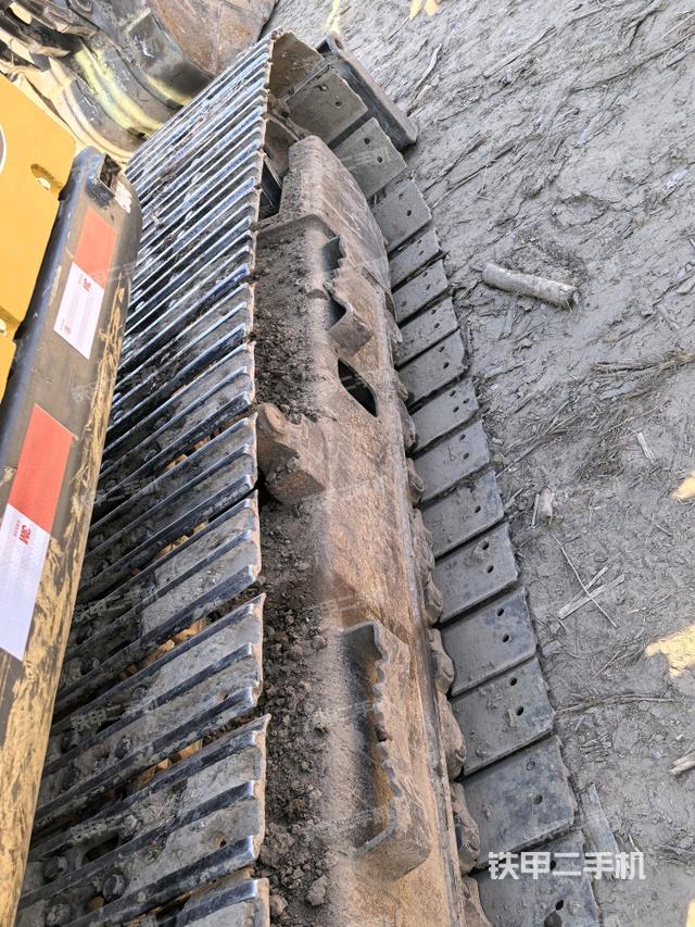 單側(cè)履帶整體（整機(jī)外觀）