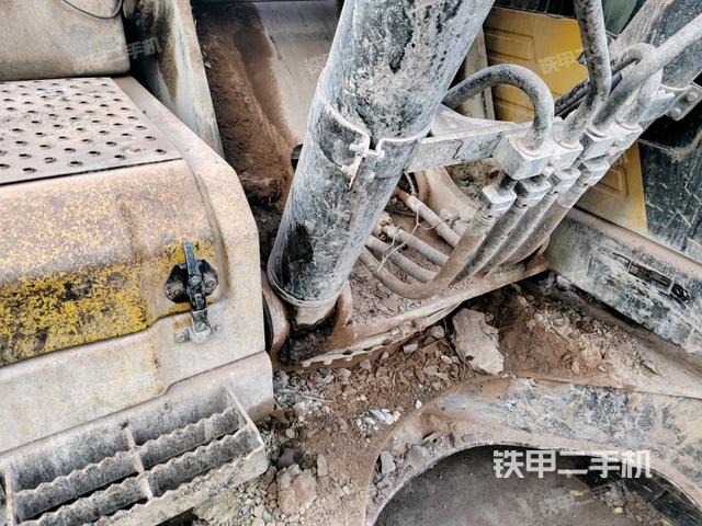 小臂整體右前(工作和回轉(zhuǎn)裝置) 小臂整體右前(工作和回轉(zhuǎn)裝置)