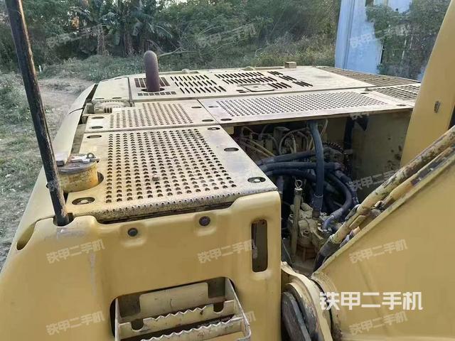 回转马达和主控阀（整机外观）