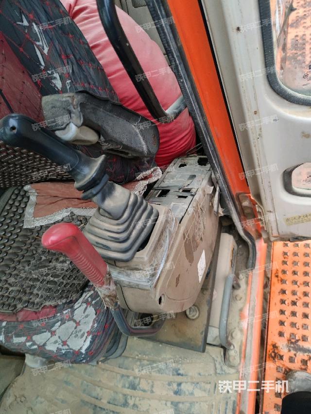 座椅左侧控制台/音响/含左手柄（驾驶室部分）