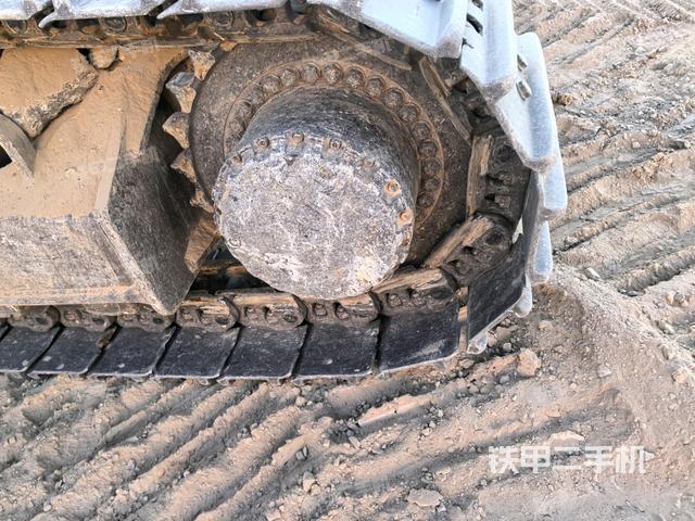 左驅(qū)動輪（行走機構(gòu)）