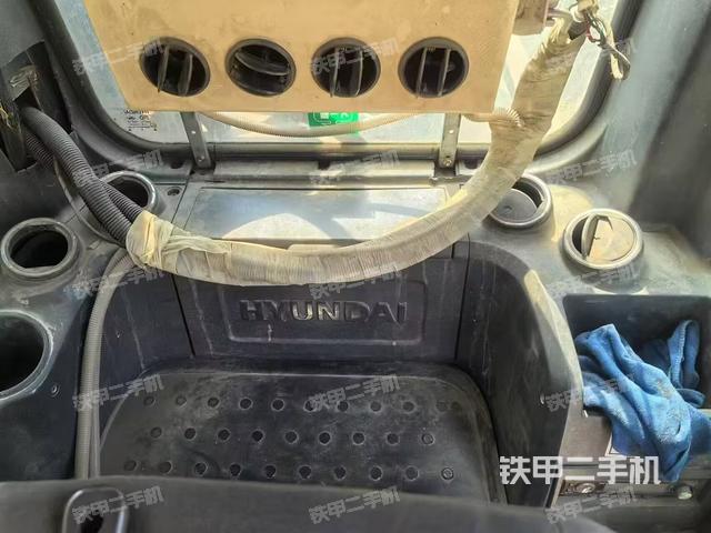 駕駛室整體(整機外觀) 駕駛室整體(整機外觀)