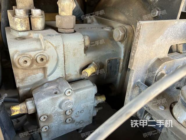 液壓泵艙室正面整體（整機(jī)外觀）