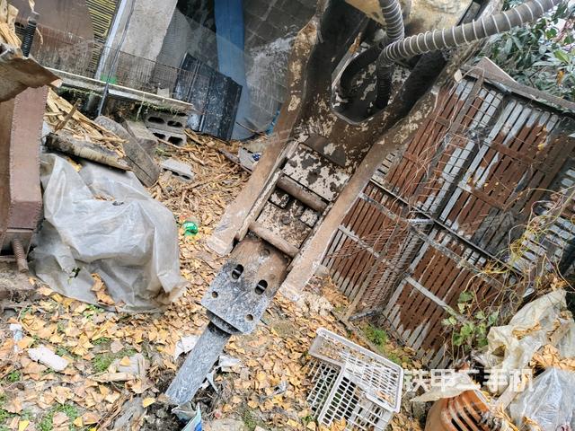 小臂整體右前(工作和回轉(zhuǎn)裝置) 小臂整體右前(工作和回轉(zhuǎn)裝置)