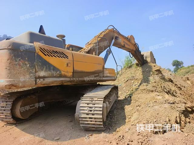 單側(cè)履帶整體(整機外觀) 單側(cè)履帶整體(整機外觀)