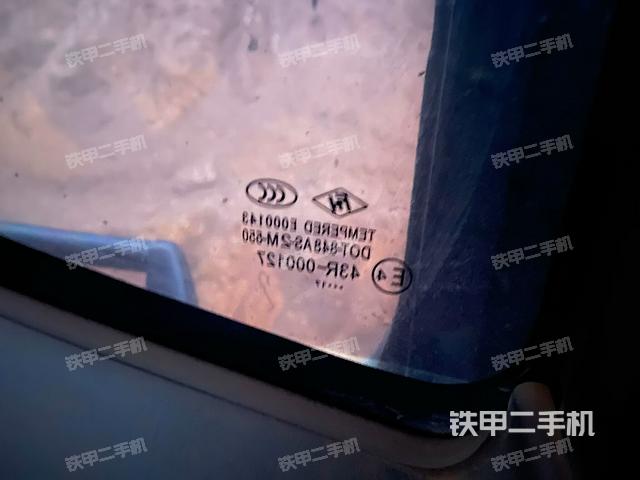 左后方玻璃角標(biāo)(駕駛室部分) 左后方玻璃角標(biāo)(駕駛室部分)