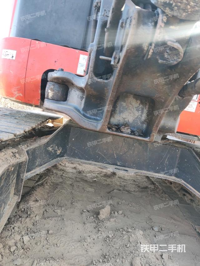 轉(zhuǎn)盤(pán)和下車(chē)架正前（工作和回轉(zhuǎn)裝置）