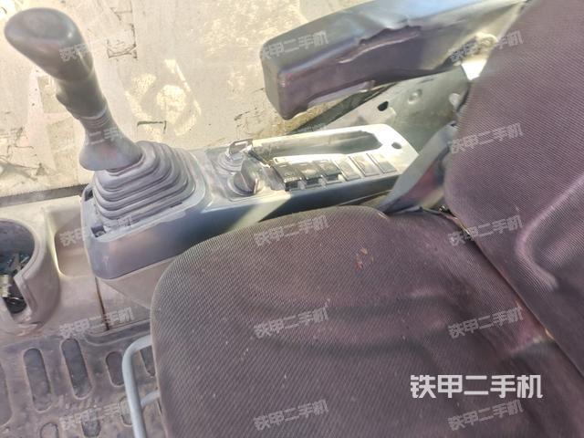 后窗玻璃角標（駕駛室部分）