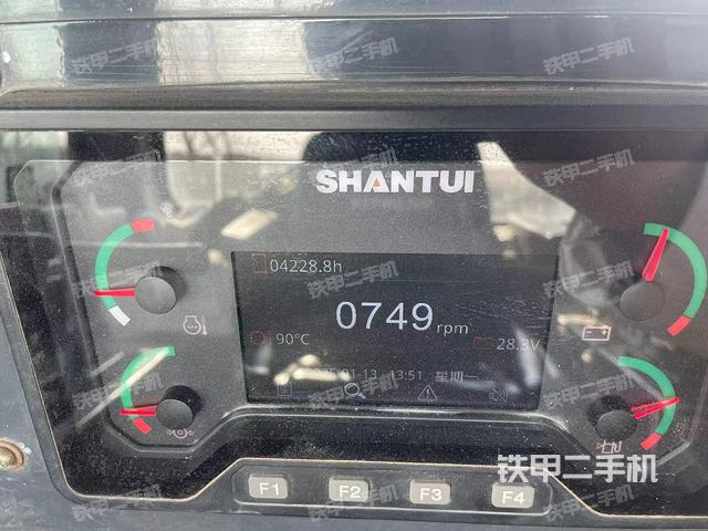 整機(jī)右側(cè)(設(shè)備外觀及核心部件) 整機(jī)右側(cè)(設(shè)備外觀及核心部件)