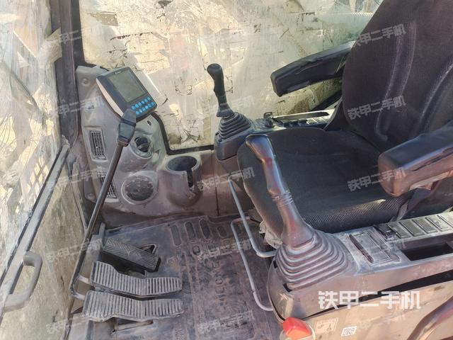 座椅左側(cè)控制臺/音響/含左手柄（駕駛室部分）