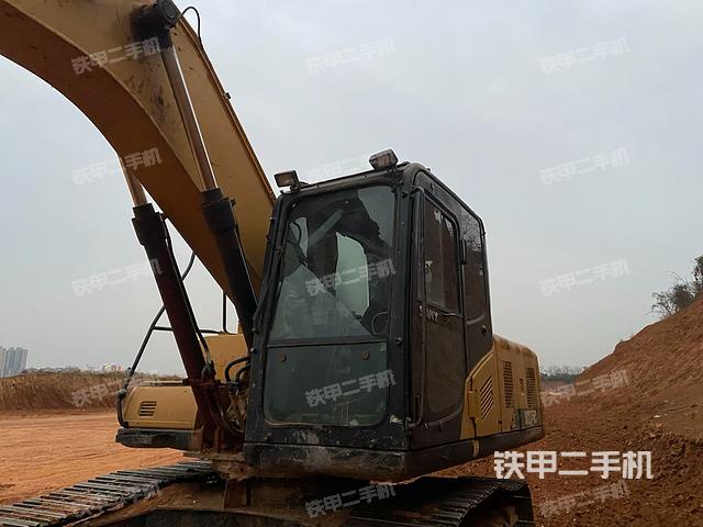 駕駛室左前45度(駕駛室部分) 駕駛室左前45度(駕駛室部分)