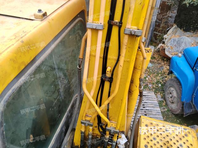 大臂背部俯視(工作和回轉(zhuǎn)裝置) 大臂背部俯視(工作和回轉(zhuǎn)裝置)