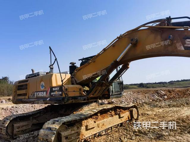 整機(jī)右后45°(整機(jī)外觀) 整機(jī)右后45°(整機(jī)外觀)