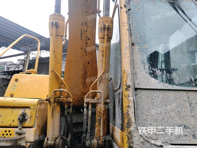 大臂油缸整體?豎拍(工作和回轉(zhuǎn)裝置) 大臂油缸整體?豎拍(工作和回轉(zhuǎn)裝置)