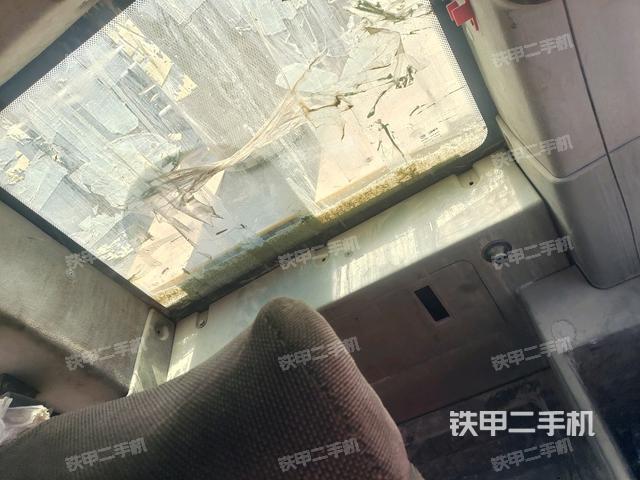 左后方玻璃角標（駕駛室部分）