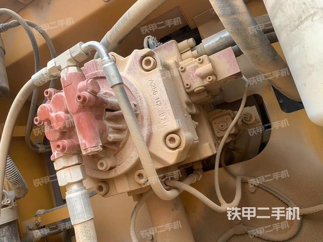 液壓泵艙室正面整體（整機(jī)外觀）