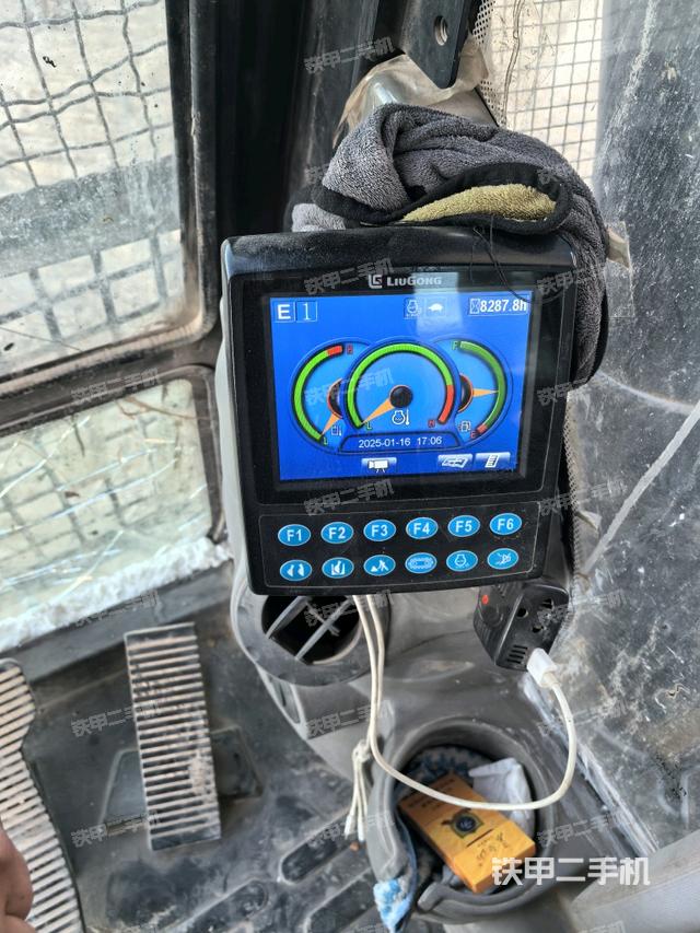 駕駛室左前45度（駕駛室部分）