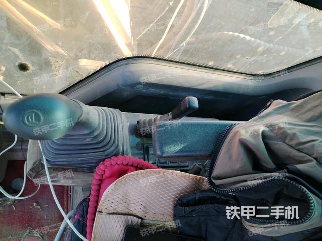 座椅右側(cè)控制臺/鑰匙門/油門/含右手柄(駕駛室部分) 座椅右側(cè)控制臺/鑰匙門/油門/含右手柄(駕駛室部分)