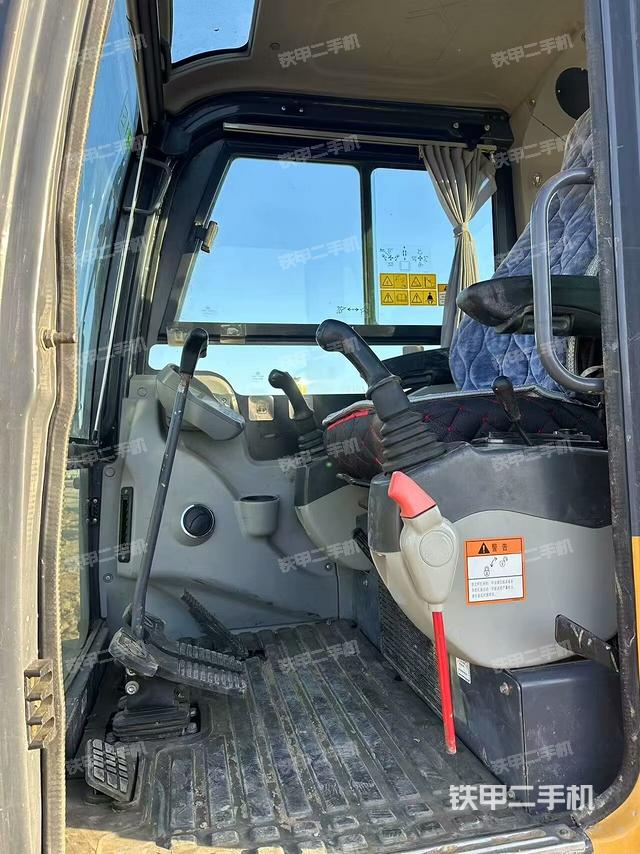 駕駛室整體（整機(jī)外觀）