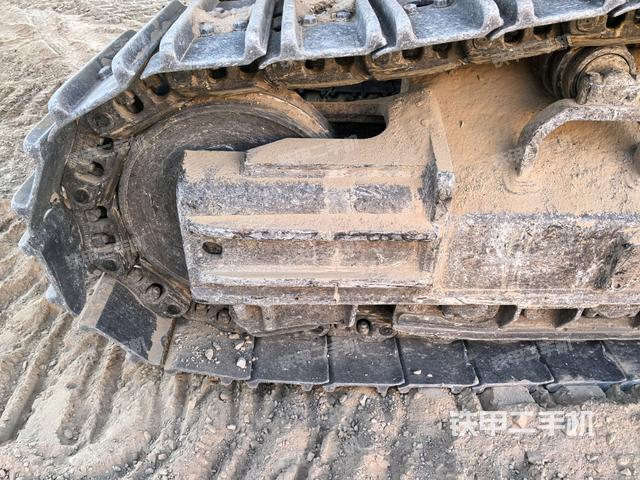 右驅(qū)動輪（行走機構(gòu)）