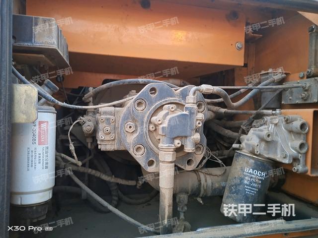 液壓泵艙室正面整體(整機外觀) 液壓泵艙室正面整體(整機外觀)
