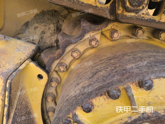 右驅(qū)動輪(推土機底盤及工作裝置) 右驅(qū)動輪(推土機底盤及工作裝置)
