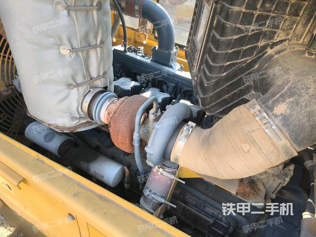 發(fā)動機左側(cè)全景(推土機發(fā)動機艙) 發(fā)動機左側(cè)全景(推土機發(fā)動機艙)