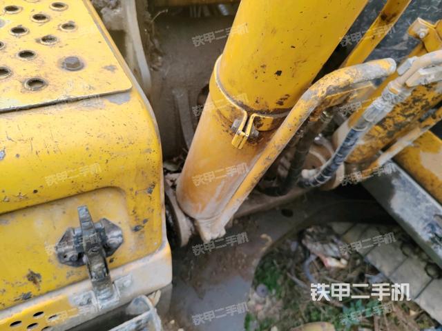 轉(zhuǎn)盤和下車架正前(工作和回轉(zhuǎn)裝置) 轉(zhuǎn)盤和下車架正前(工作和回轉(zhuǎn)裝置)