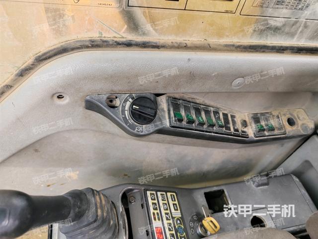 座椅右側(cè)控制臺/鑰匙門/油門/含右手柄(駕駛室部分) 座椅右側(cè)控制臺/鑰匙門/油門/含右手柄(駕駛室部分)