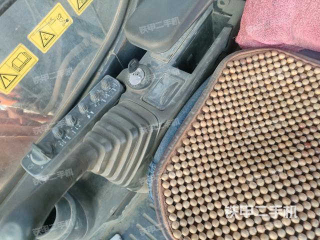 座椅右側(cè)控制臺(tái)/鑰匙門/油門/含右手柄（駕駛室部分）