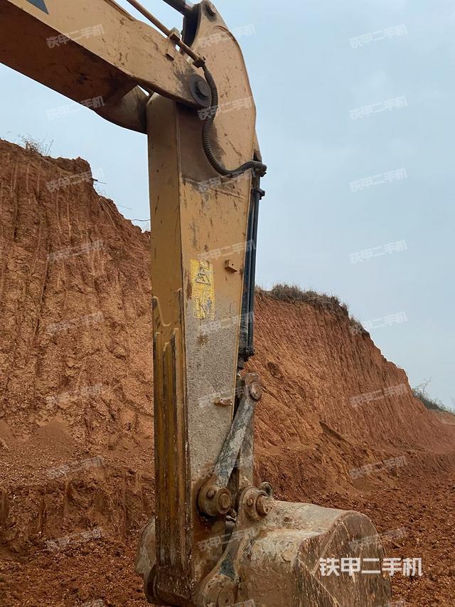 小臂整體左后(工作和回轉(zhuǎn)裝置) 小臂整體左后(工作和回轉(zhuǎn)裝置)