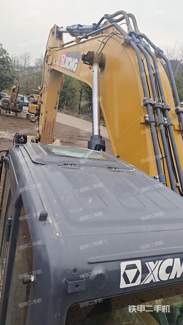 驾驶室顶部（整机外观）