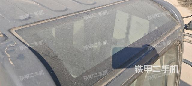 駕駛室頂部（整機外觀）