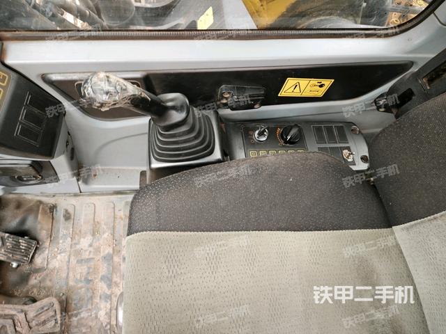 座椅右側(cè)控制臺/鑰匙門/油門/含右手柄（駕駛室部分）