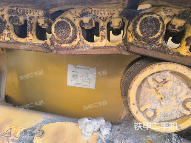 左側(cè)履帶全景(推土機底盤及工作裝置) 左側(cè)履帶全景(推土機底盤及工作裝置)