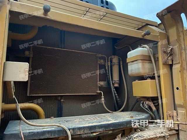 散熱器正面(大件艙室) 散熱器正面(大件艙室)