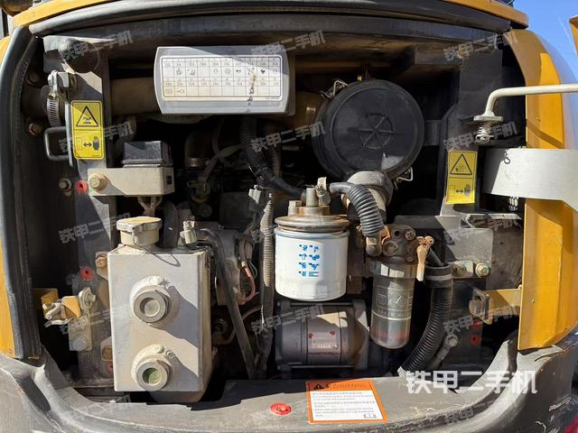 液壓泵艙室正面整體（整機(jī)外觀）