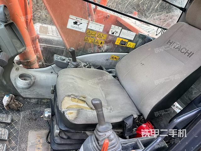 駕駛室整體(整機(jī)外觀) 駕駛室整體(整機(jī)外觀)