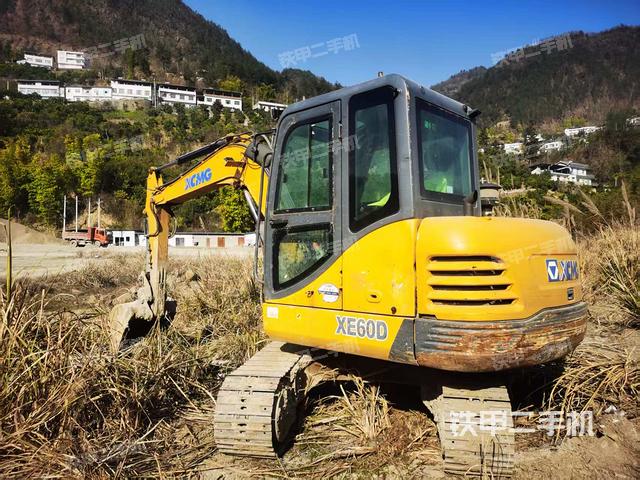 驾驶室顶部（整机外观）