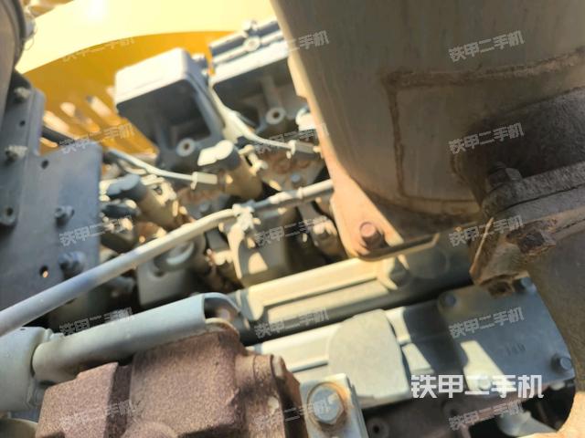 散熱器全景（壓路機(jī)發(fā)動(dòng)機(jī)艙）